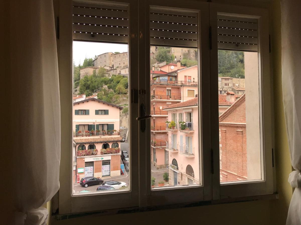 Al Campanile Centro Storico Ampio Luminoso E Panoramico Appartamento Trilocale Carsoli Extérieur photo