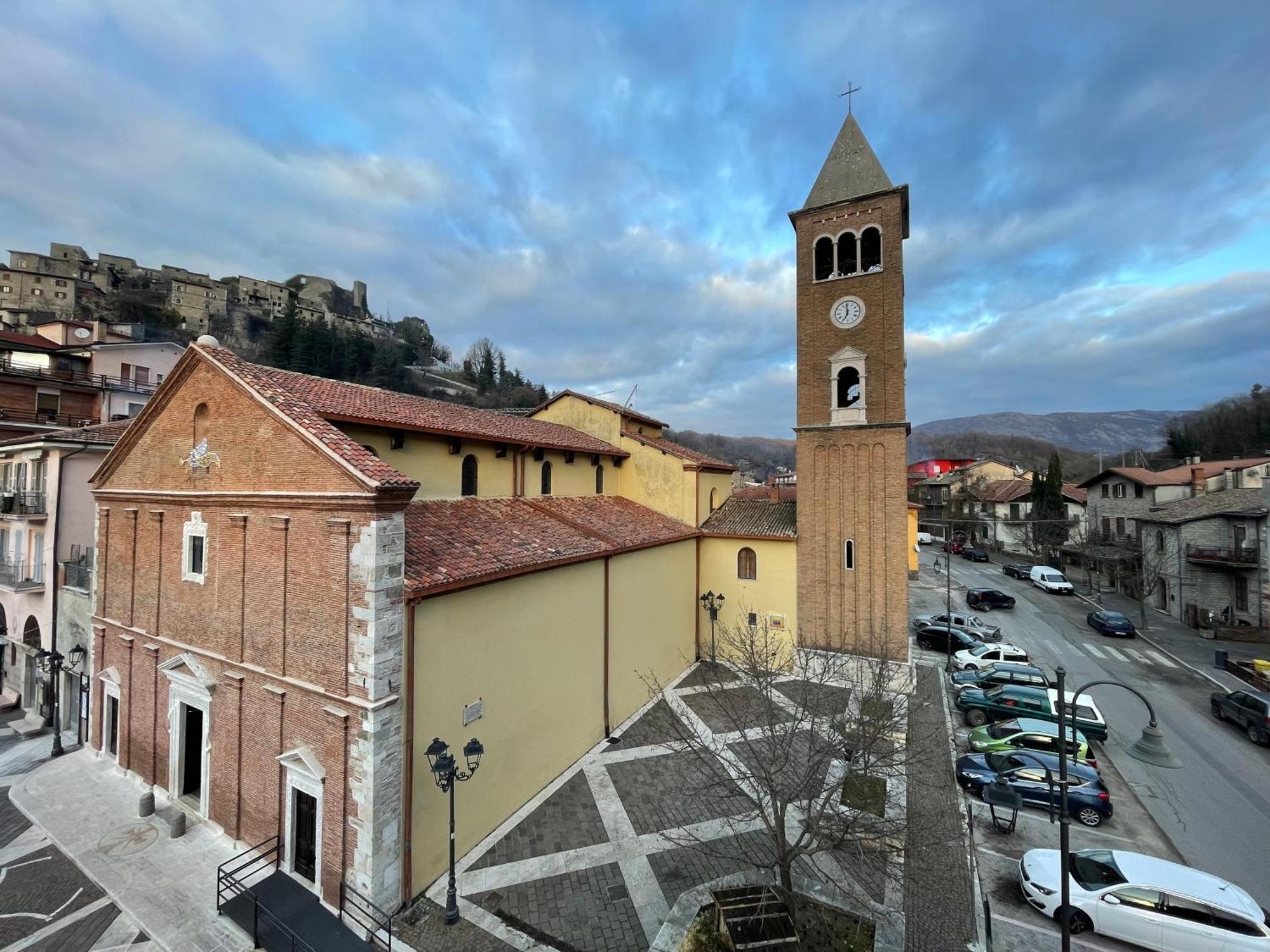 Al Campanile Centro Storico Ampio Luminoso E Panoramico Appartamento Trilocale Carsoli Extérieur photo